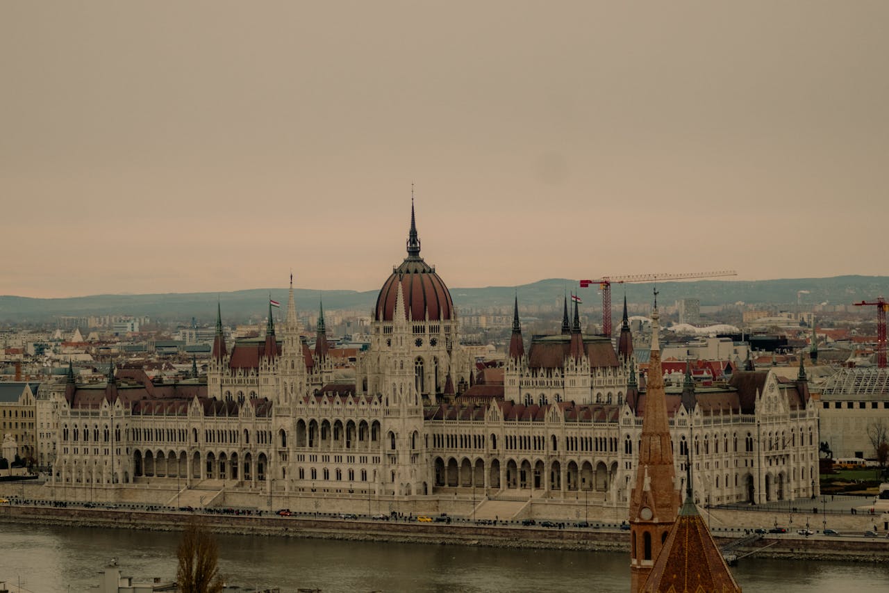 pexels-tristanw19-34979359